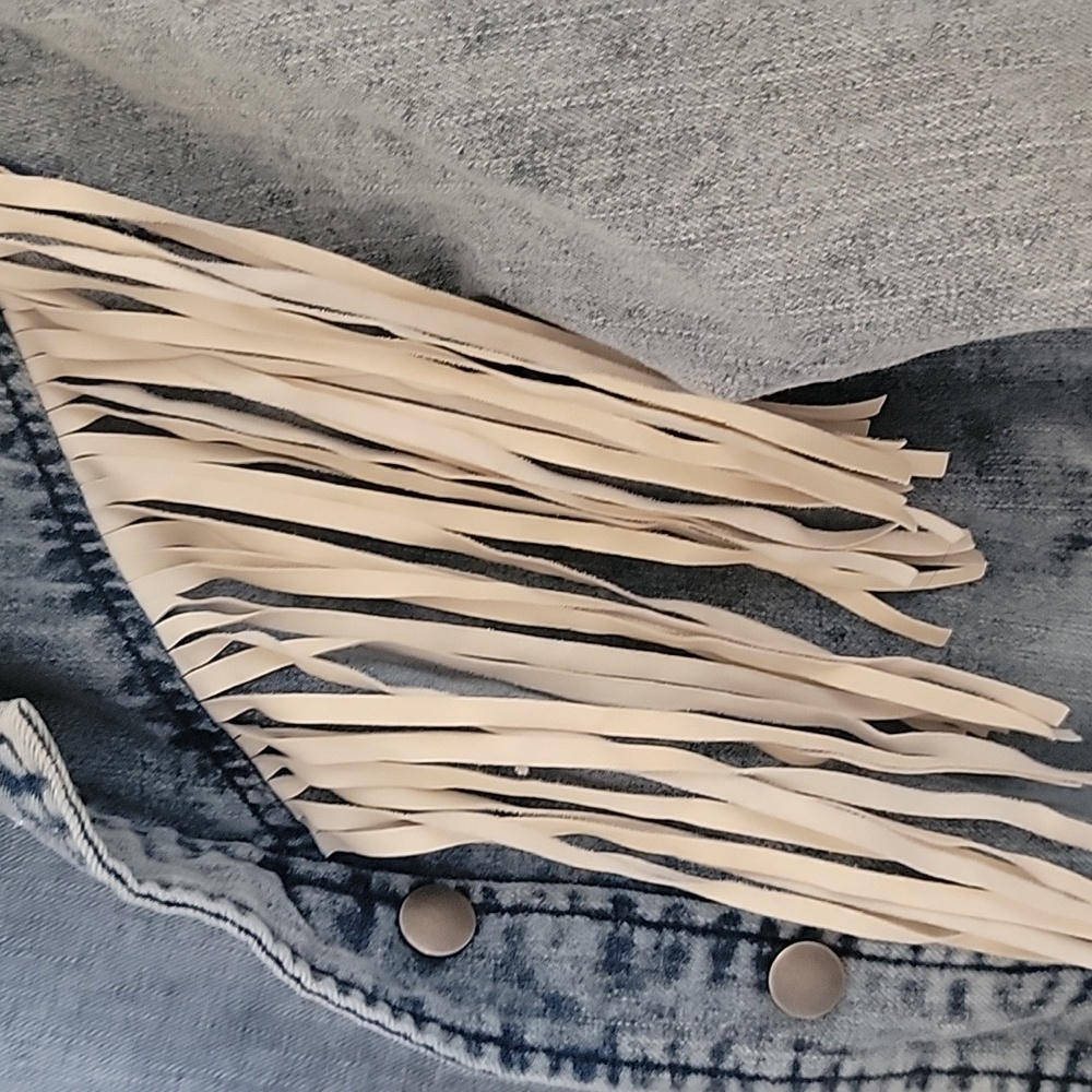 Denim jacket with fringe - Picture 3 of 4